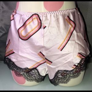 VS NWT Love Graphic Satin sleep shorts L